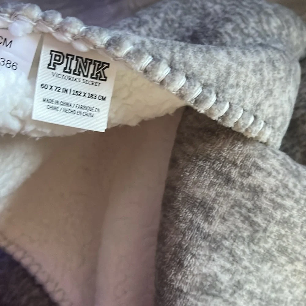 PINK Victoria’s Secret NWOT Multicolor LOVE PINK Lettering Sherpa 60x72